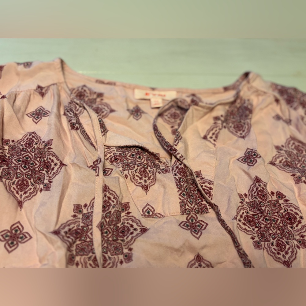 EVRI size 1X blouse dusty rose/burgundy print - Picture 3 of 5